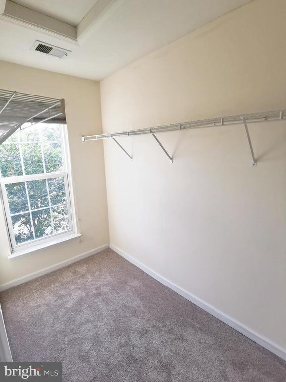 Building Photo - 5822 Cowling Ct