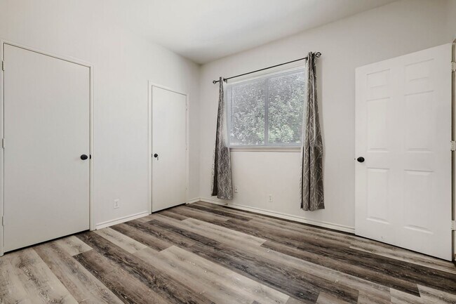 Building Photo - 5635 Midcrown Dr