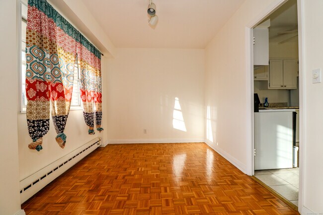 Building Photo - 25 Cartright St