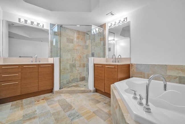 Building Photo - 2641 N Flamingo Rd