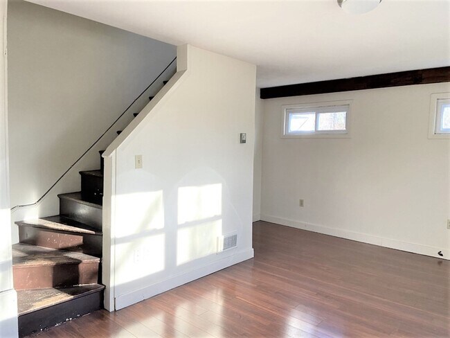 Building Photo - 439 Middlesex Turnpike