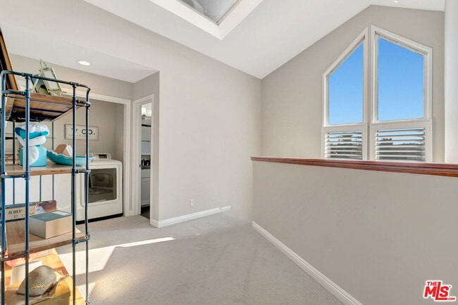 Building Photo - 4952 Placidia Ave