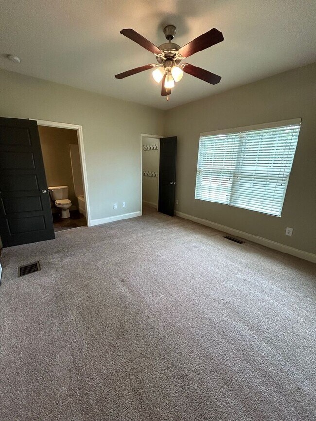 Building Photo - PRE-LEASING FOR AUGUST 2026!