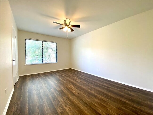 Building Photo - 9535 Quail Village Ln