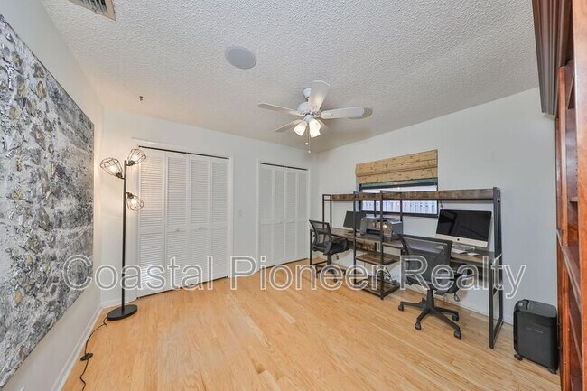 Building Photo - 817 Bannockburn Ave