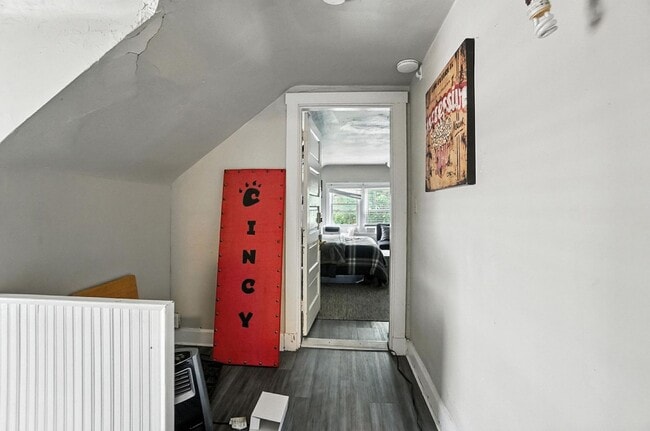 Building Photo - 6 bed/3.5 bath on Atkinson, Mins. from UC for Only $650/pp ($3900/mo)!