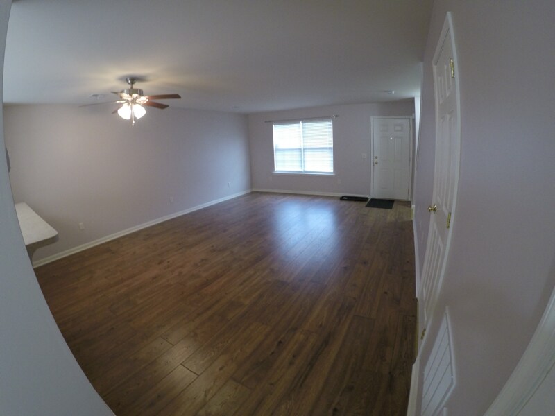 Building Photo - 2123 Quail Hollow Dr