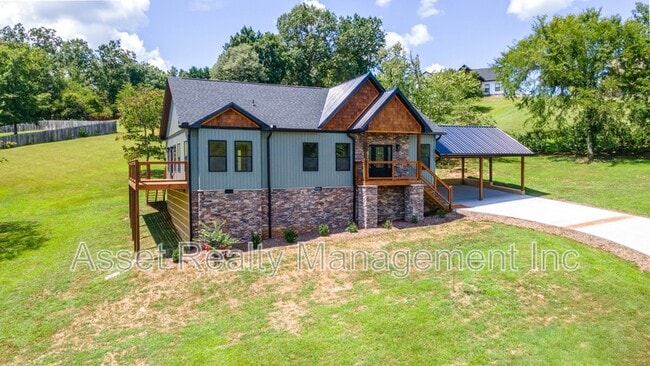 Building Photo - 915 River Cliff Dr