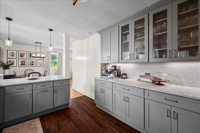 Building Photo - Rare Harbor Heights Rental | 4BR Colonial with Parking & Fenced Yard