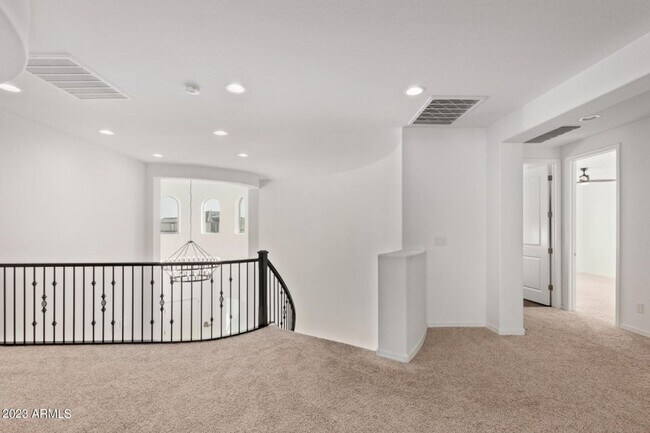 Building Photo - Breathtaking 5 bedroom home in Surprise!