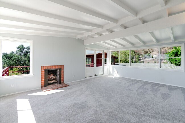 Building Photo - 650 Baldwin Ct