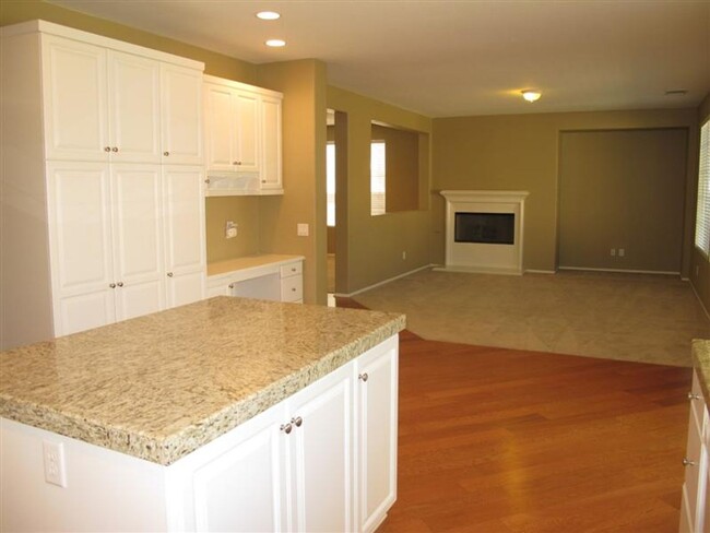 Building Photo - Four Bedroom Three Bathroom Home in Murrieta!