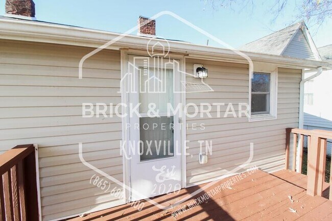 Building Photo - 404 E Emerald Ave