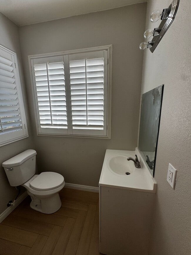 Building Photo - 2nd Floor Condo in Murrieta