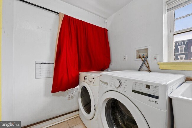 Building Photo - 1701 6th St NW