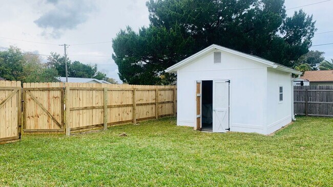 Building Photo - 1985 Big Oak Dr