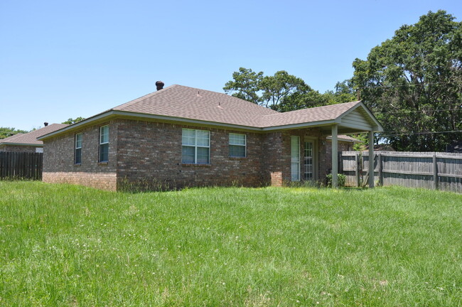Building Photo - COMING SOON! Updated 3 Bedroom in Lindale ...