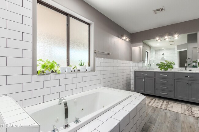 Building Photo - 11430 N 16th St