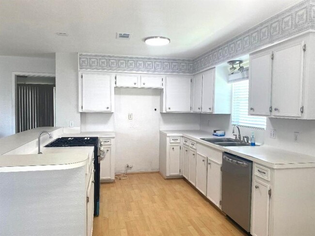 Building Photo - 19 N White Heron Dr