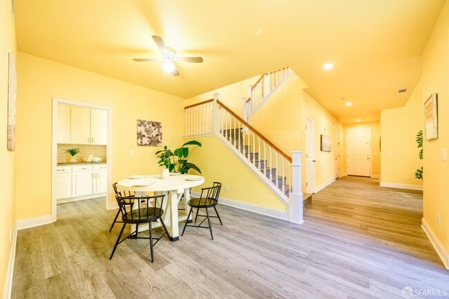 Building Photo - 5476 Summerfield Dr