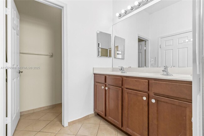 Building Photo - 3560 W 88th St