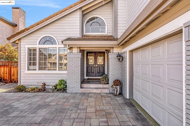 Building Photo - 2435 Pinehurst Ct
