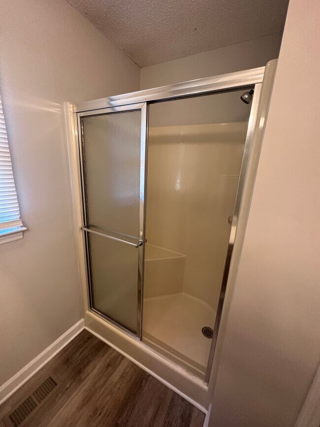 Building Photo - Cute 2 Bed 2.5 Bath House Near MTSU!