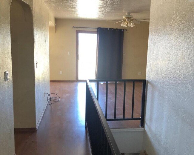 Building Photo - 985 S Monterosa Dr