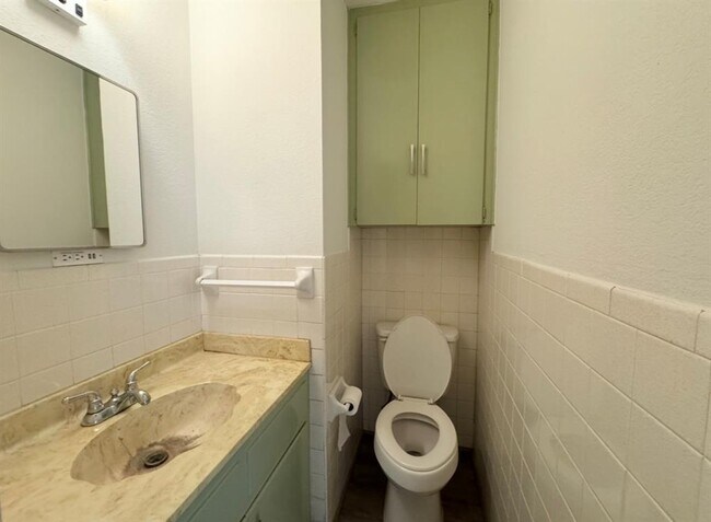 Building Photo - 406 Swanee Dr