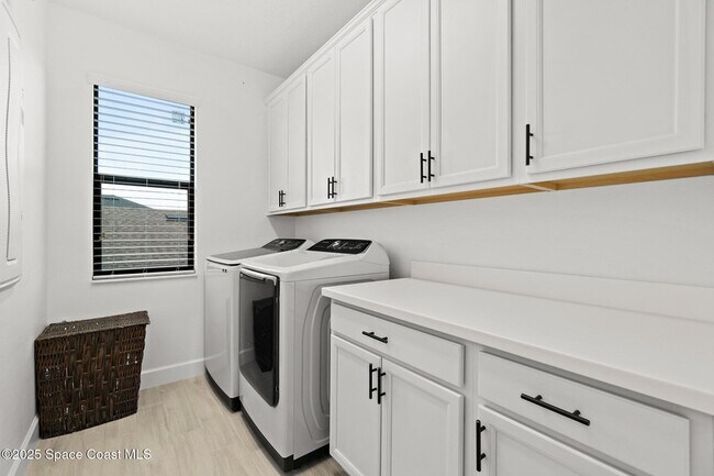 Building Photo - 3233 Casare Dr