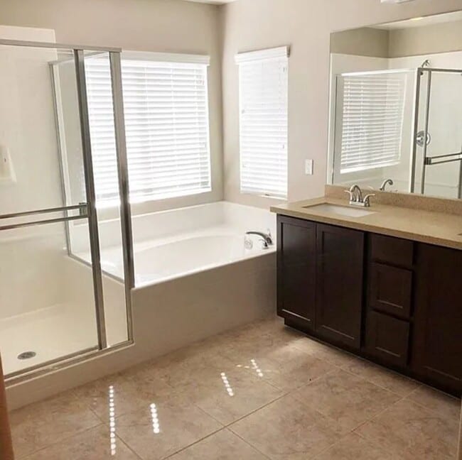 Building Photo - Welcome Home! Gated Estrella Community!