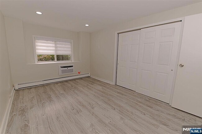 Building Photo - 380 Undercliff Ave