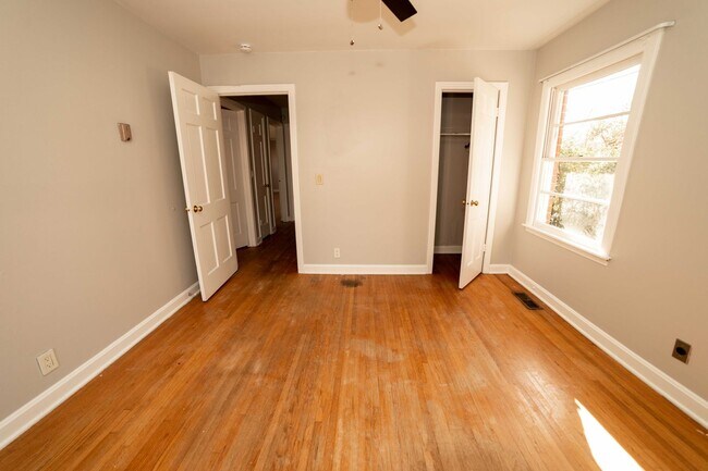 Building Photo - Charming Old Hickory Cottage with Vintage Character