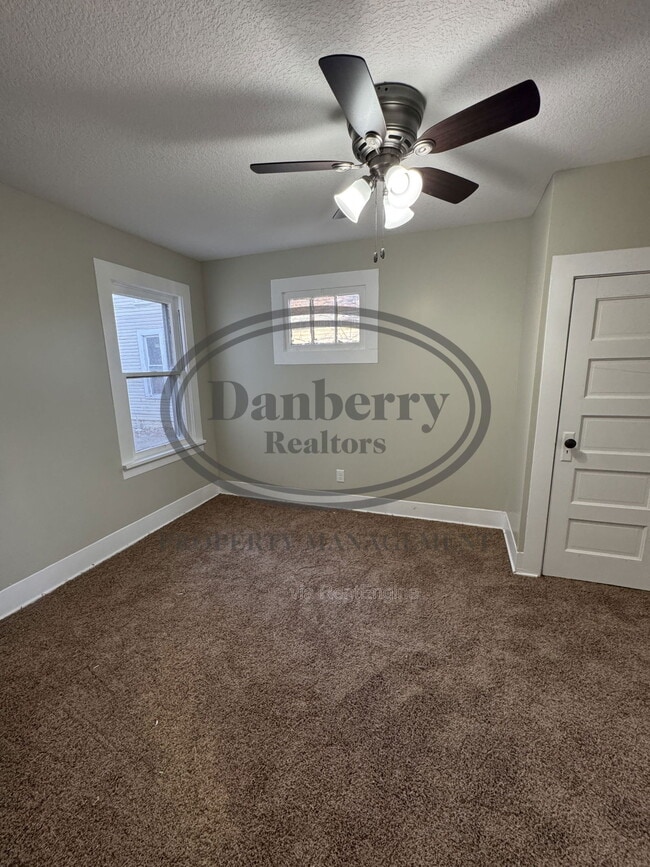 Building Photo - 413 Washington St