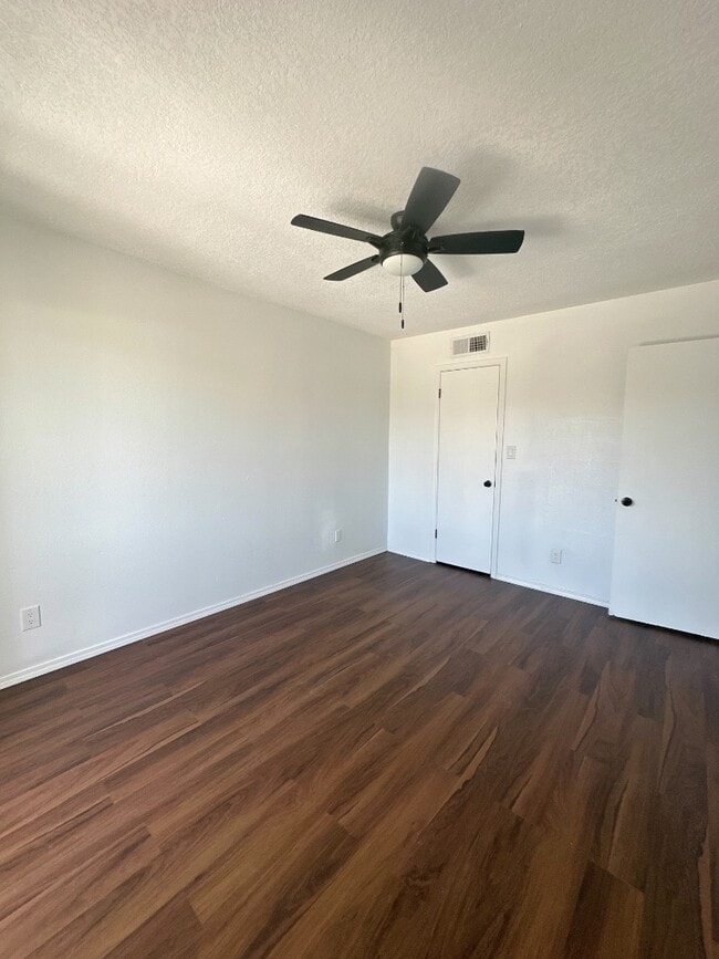 Building Photo - 5509 Oakbriar Cir