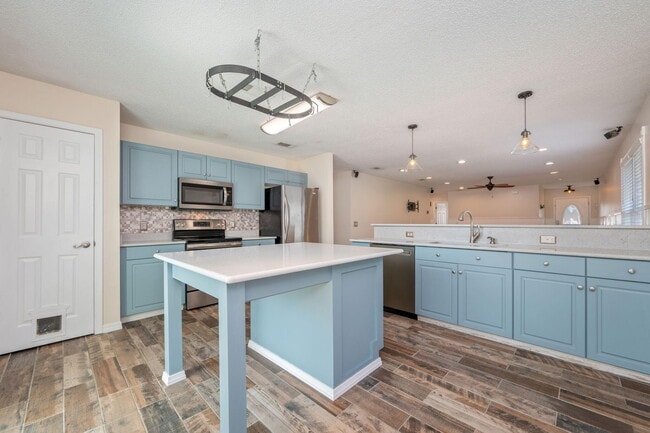 Building Photo - 7648 Chablis Cir