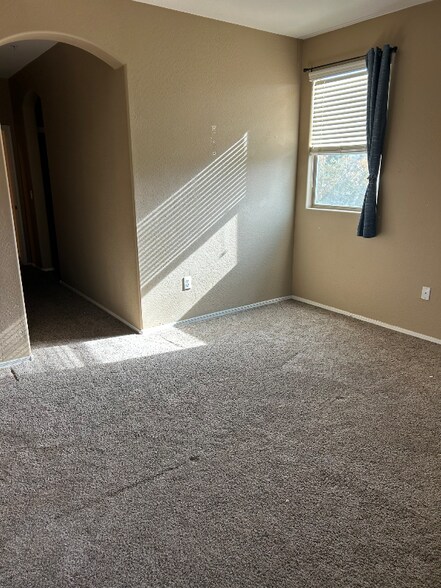 Building Photo - 15240 N 142nd Ave