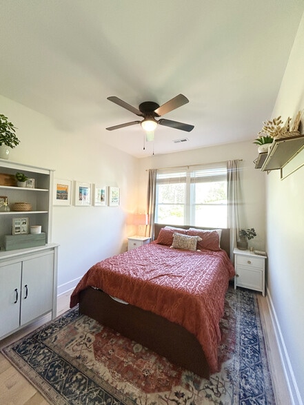 Building Photo - 3051 Hillside Rd