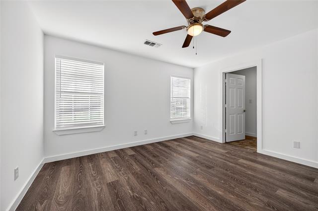 Building Photo - 704 E Sycamore St