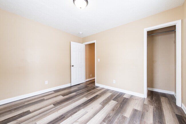 Building Photo - 6610 Elmwood Ave