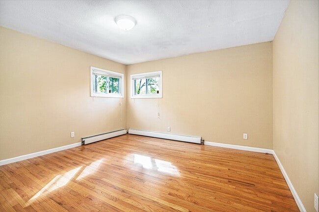 Building Photo - 392 Firwood St