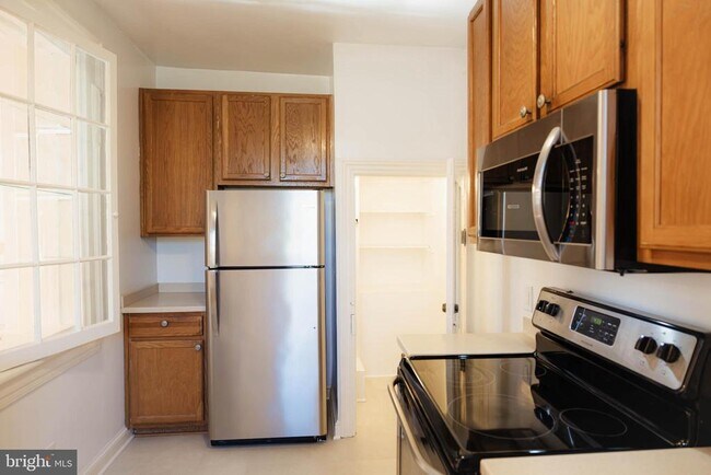 Building Photo - 407 N Washington St