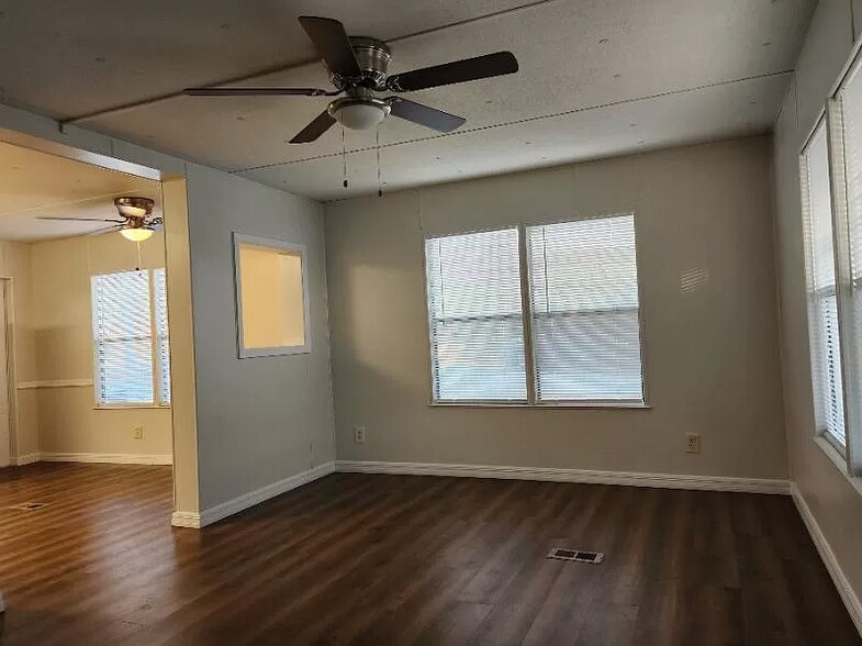 Building Photo - 14220 Brookridge Blvd