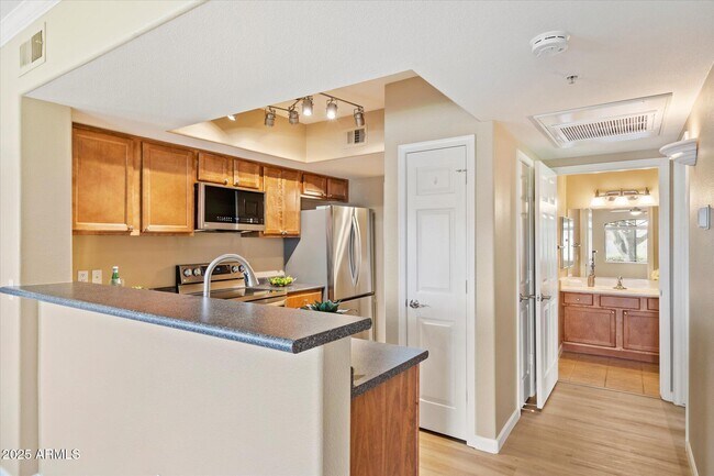 Building Photo - 15095 N Thompson Peak Pkwy