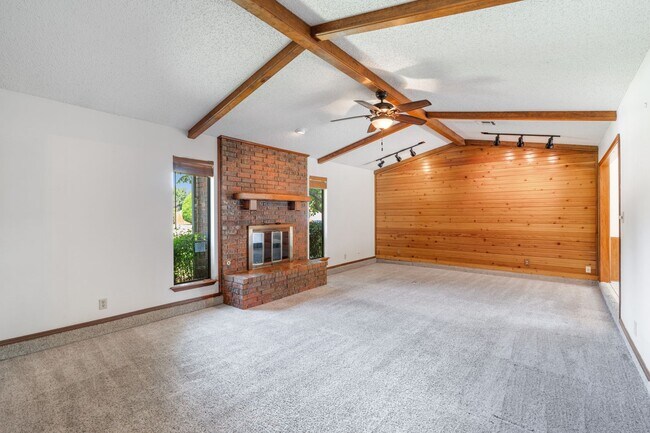 Building Photo - Well-Kept Home in Crosby Park Estates