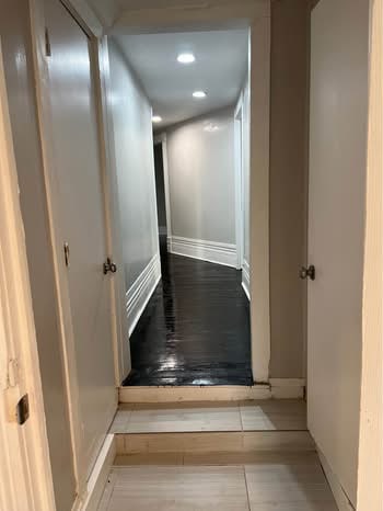 Building Photo - 1018 W Sears St