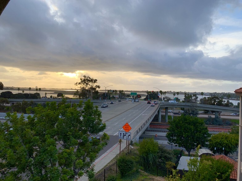 view from balcony - 2520 Clairemont Dr