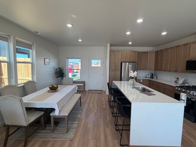 Building Photo - 830 Spaniel Ln