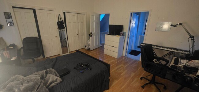 Building Photo - NO FEE! XL House w 2 Parking Inc, Laundry I/U -- New Hardwood Flooring, Pet Friendly, 2 Parking S...