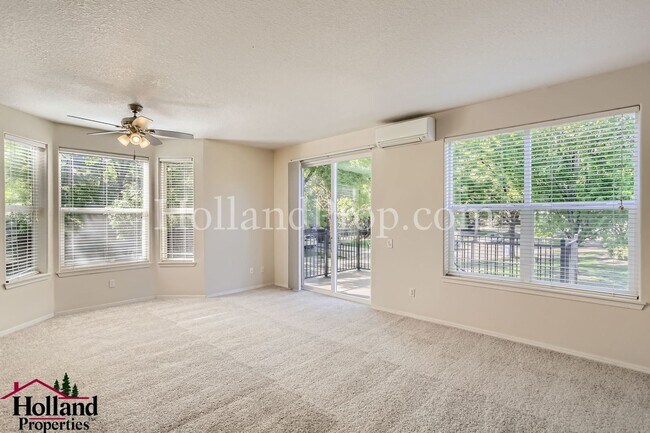 Building Photo - Beautiful End-Unit Townhome with 3 Bedrooms, 3 Full Baths & Private Outdoor Living